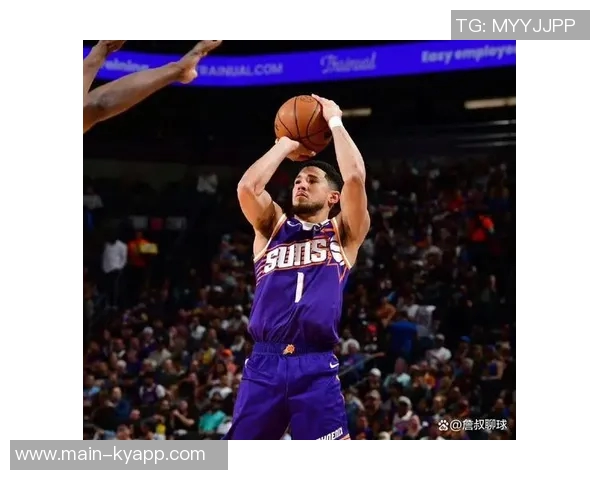 布克第三节强势回归5投4中砍下12分助力球队成功反超比分 布克第三节强势回归5投4中砍下12分助力球队成功反超比分