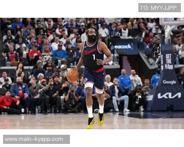 快船半场小幅领先广州小卡三分火力全开哈登助攻频频奥拉迪波表现抢眼 快船半场小幅领先广州小卡三分火力全开哈登助攻频频奥拉迪波表现抢眼