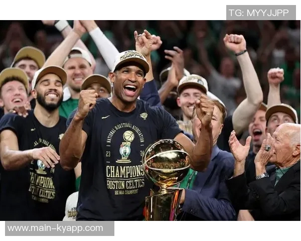 霍福德融入勇士文化全力以赴展现团队协作精神 霍福德融入勇士文化全力以赴展现团队协作精神