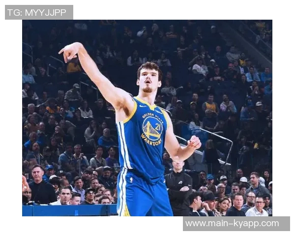 科尔赞穆迪投篮出色防守布克表现优异重回球队核心轮换 科尔赞穆迪投篮出色防守布克表现优异重回球队核心轮换