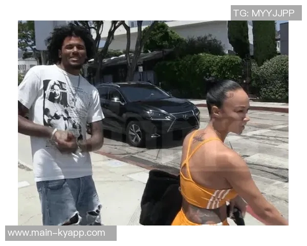 杰伦格林的女友在香港澳门游玩凌晨起床享受美食乐趣 杰伦格林的女友在香港澳门游玩凌晨起床享受美食乐趣